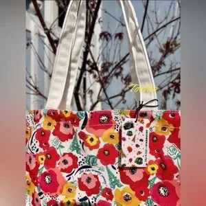 海外限定　スタバ　Emily in Paris Floral Tote bag m_64396adf04166d0aacf86e56.jpg